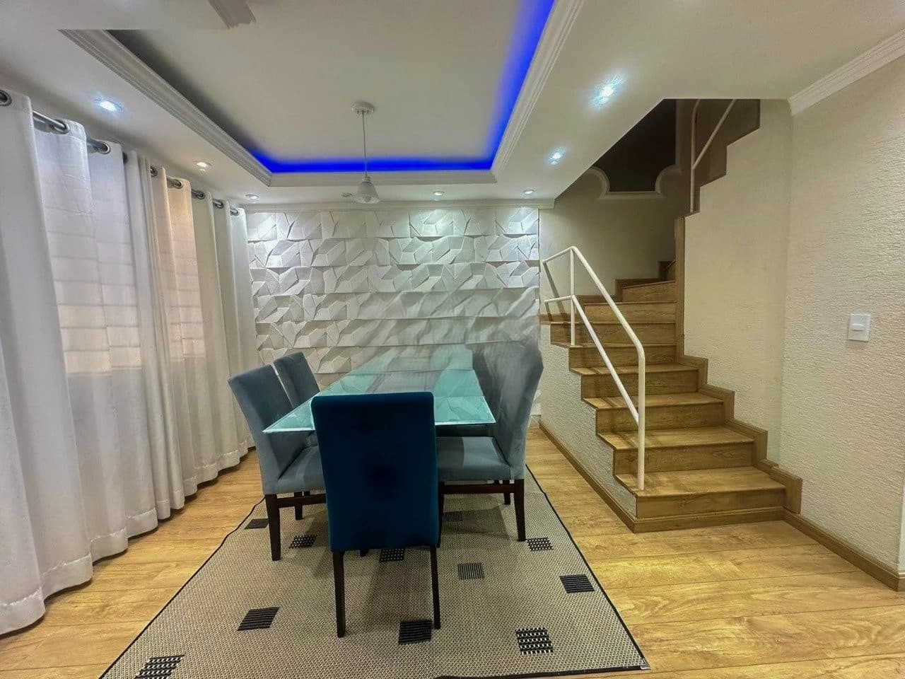 Sobrado 03 quartos Reformado com Moveis Planejados  Pinhais